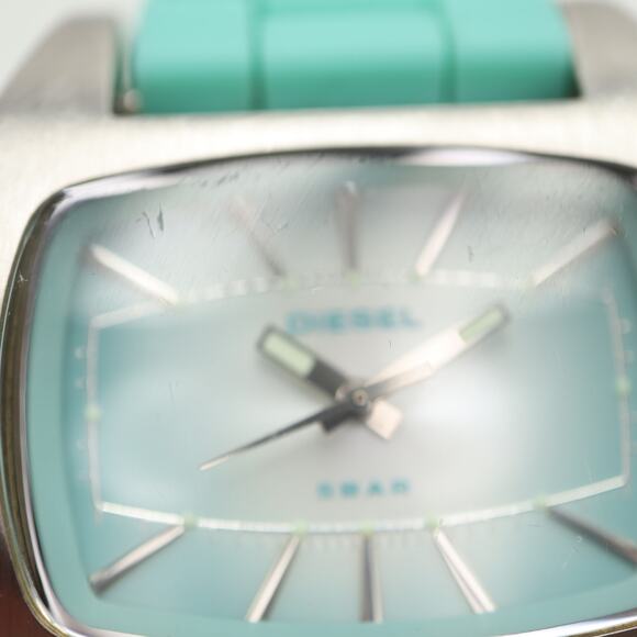 Diesel Ice Blue Silver Tone Tonneau 37mm Watch DZ2038 Silicone Strap New Battery - Picture 7 of 15